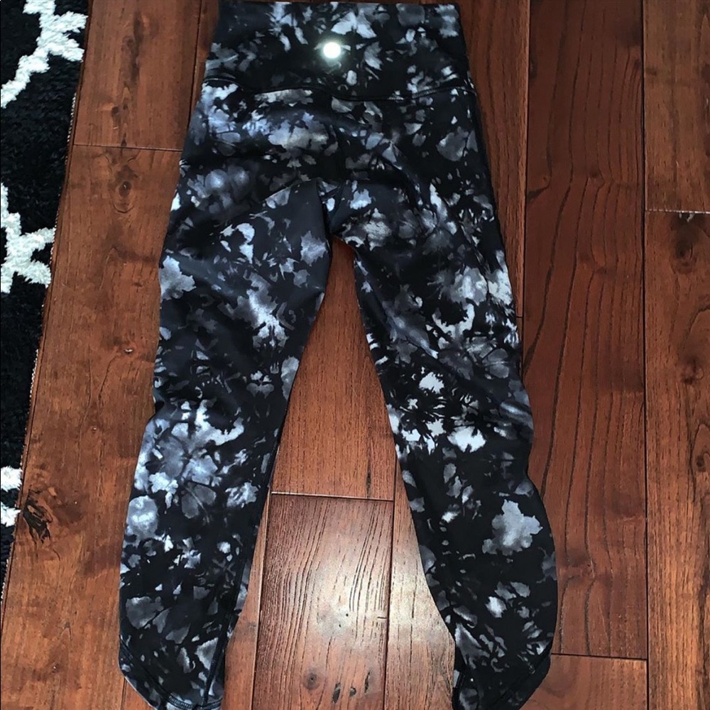 Tie Dye Lululemon Leggings w mesh - Picture 4 of 6